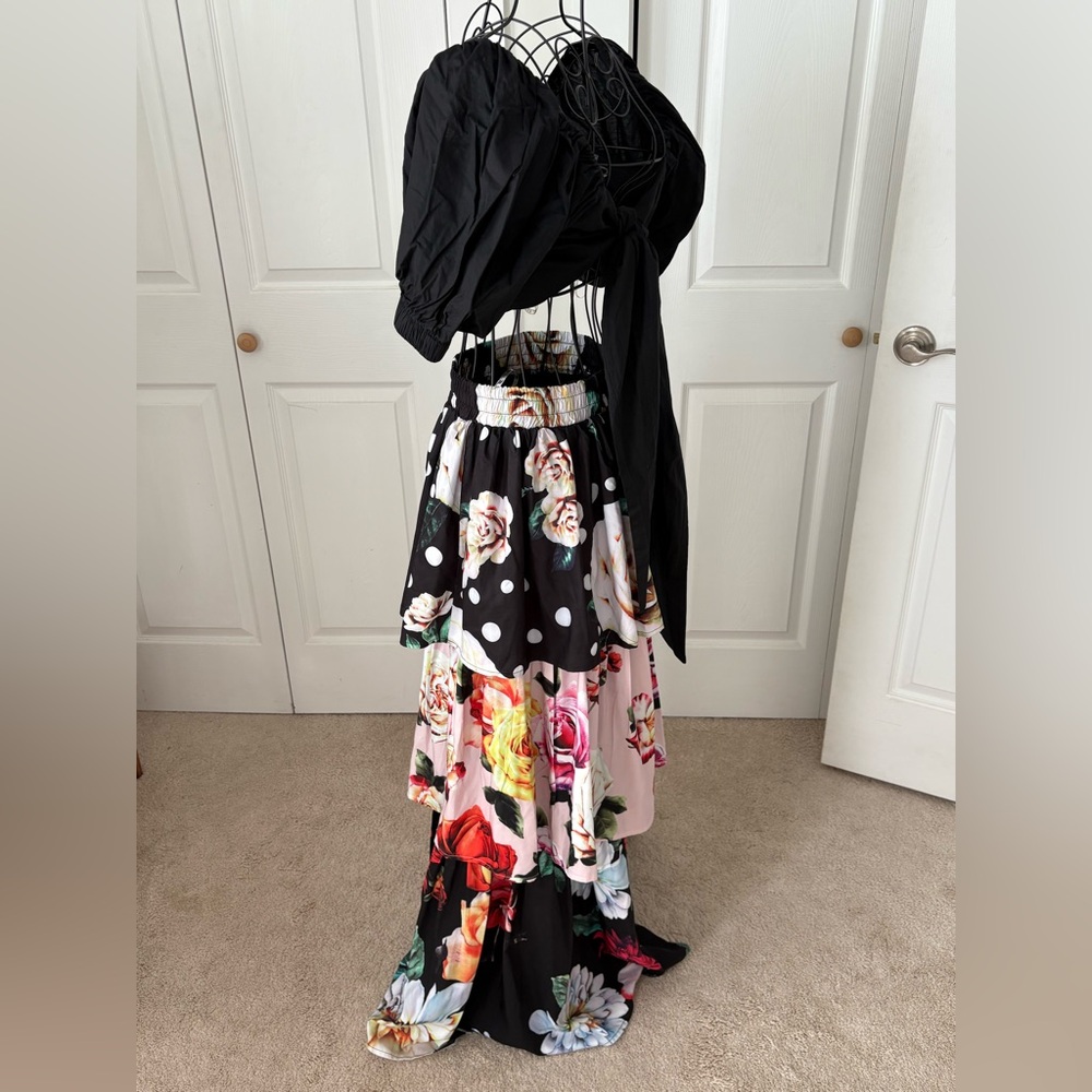 L'ATISTE Black Crop and Ruffle Floral Two Piece